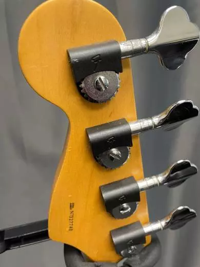 Fender Deluxe Jazz Bass 2